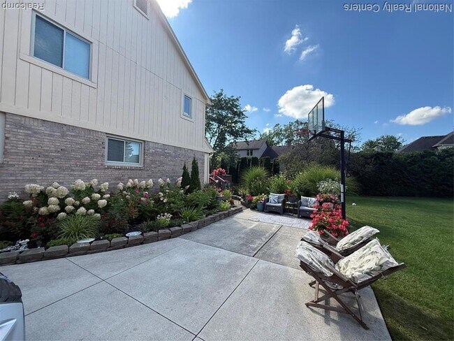 Building Photo - 39217 Geneva Dr
