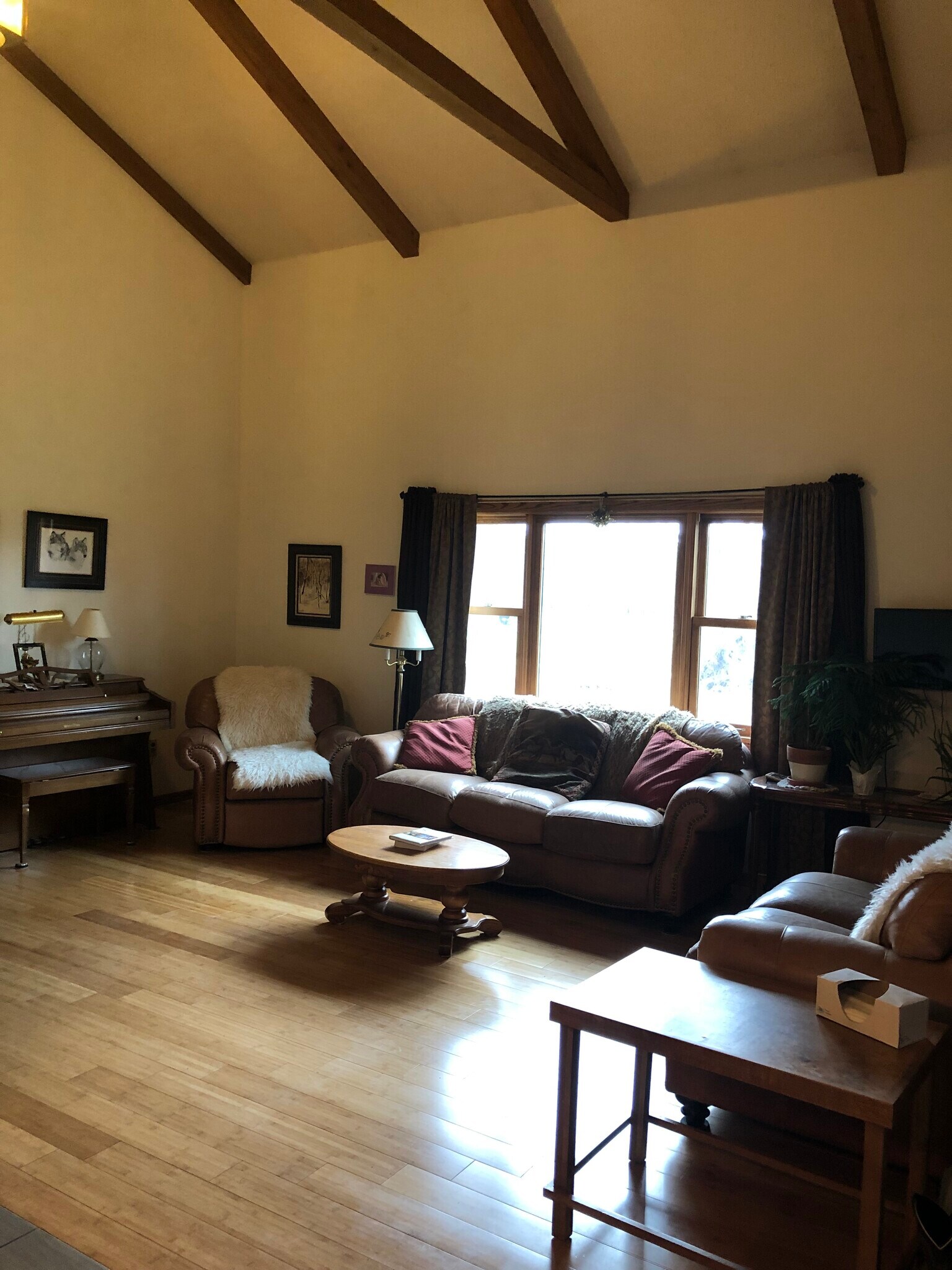Main living room - 23260 Bridgestone Rd NW