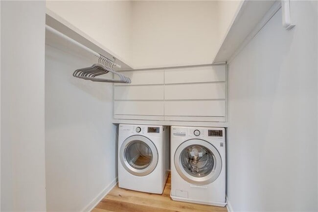 Building Photo - 208 12th St NE