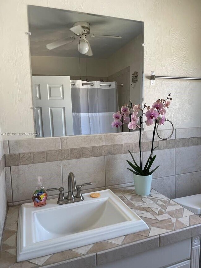 Building Photo - 830 S Beach St