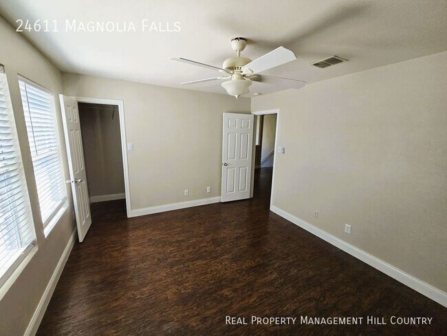 Building Photo - 24611 Magnolia Falls