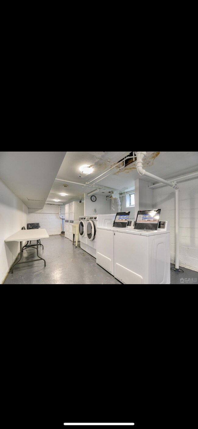 Building Photo - 500 S Center St