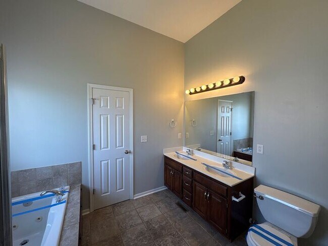 Building Photo - 3-Bedroom Home in a Quiet, Relaxing Neighb...