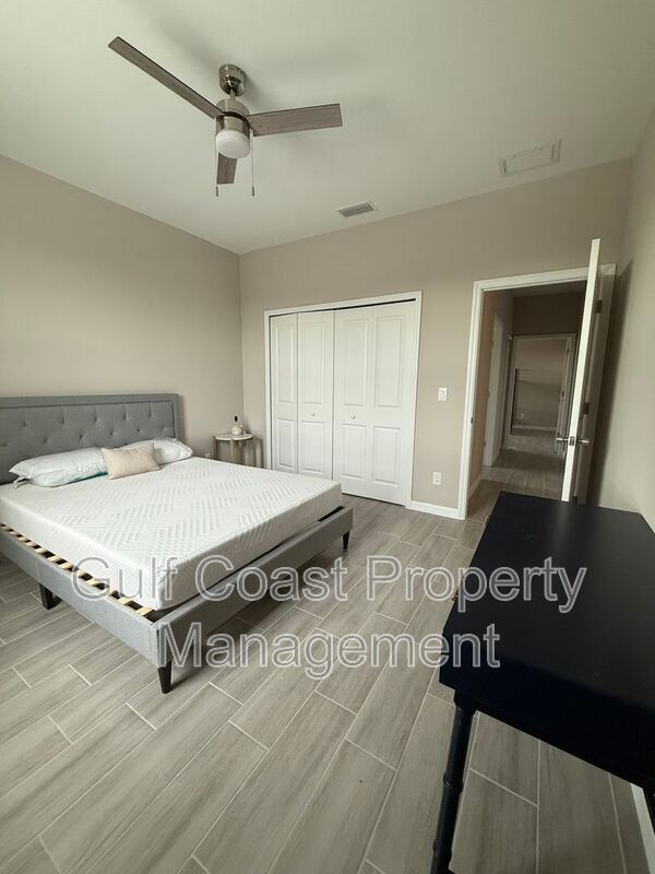 Building Photo - 2609 NE 5th Pl