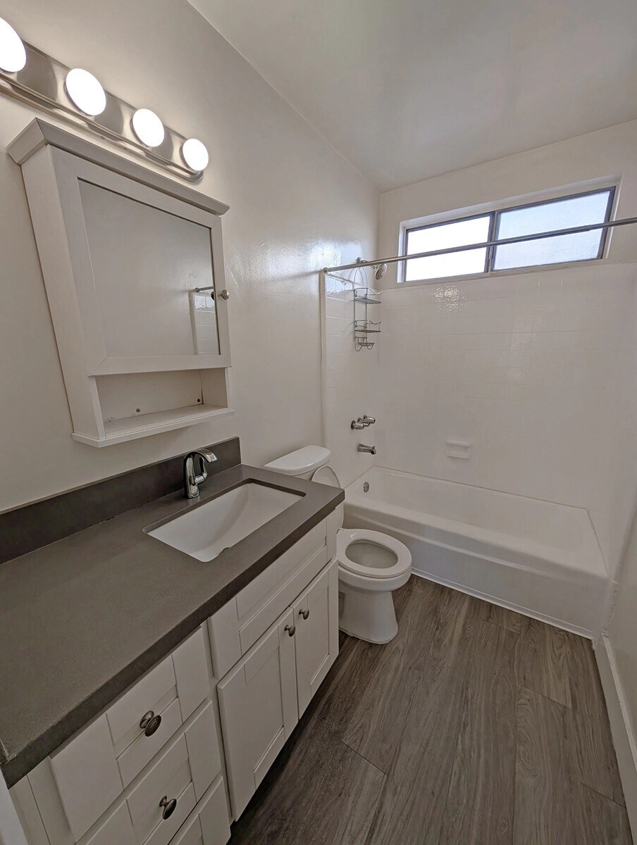 Building Photo - 3365 Keystone Av