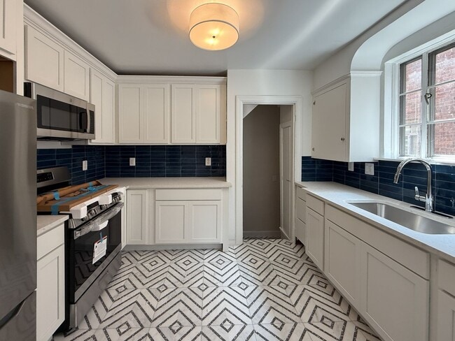 Building Photo - Newly Renovated 3 Bed 1 Bath Westside Home!