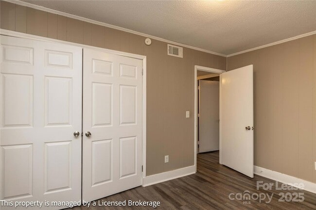 Building Photo - 132 Brentwood Dr