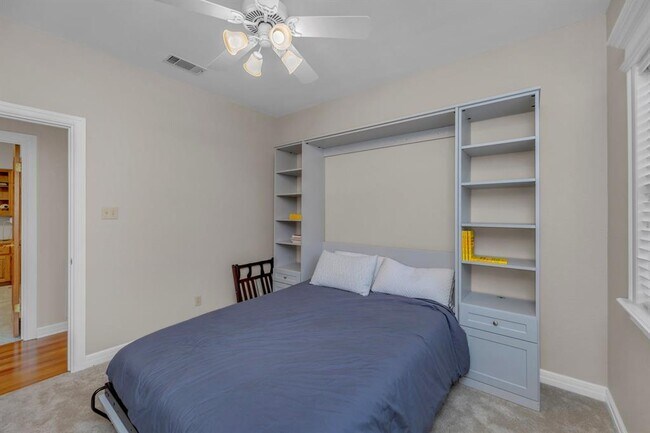 Building Photo - 927 Blue Spring Cir