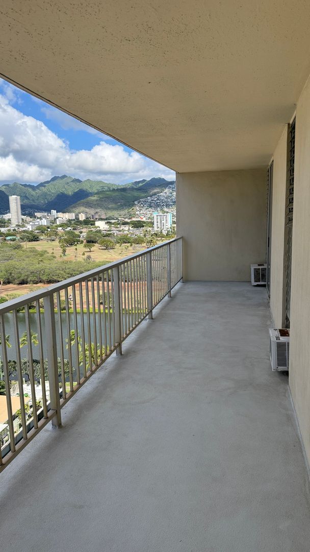 Building Photo - Modern 2-Bedroom Unit with Large Lanai – Prime Waikiki Location