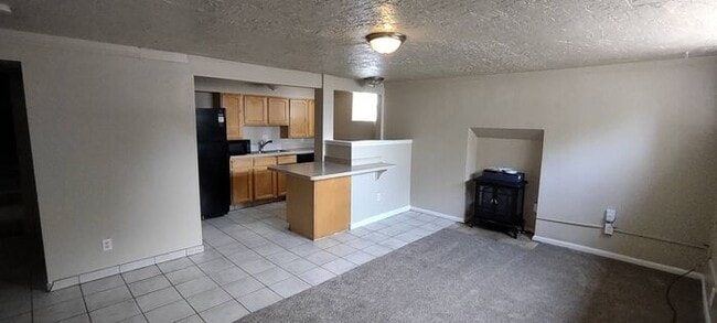Building Photo - Quaint Provo Basement Unit w lots of parking