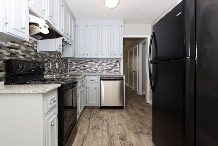 Building Photo - 3591 Robert E Lee Dr