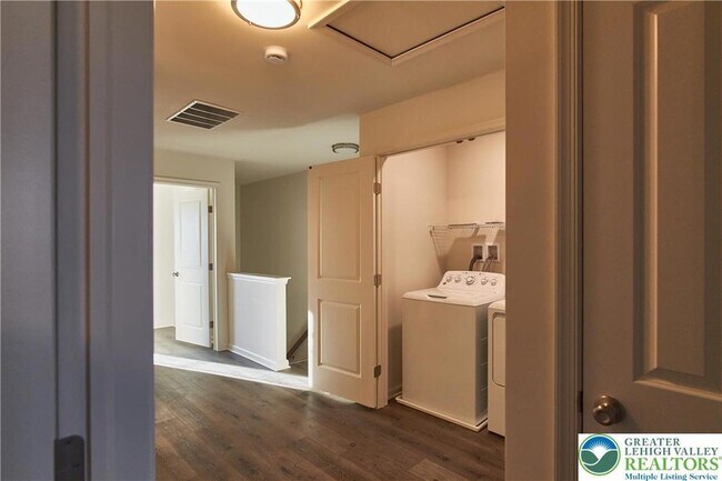 Building Photo - 6639 Stein Way