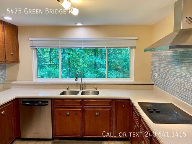 Building Photo - 5475 Green Bridge Rd