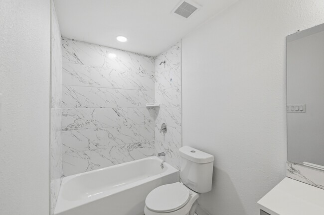 Building Photo - 1501 Maiden Ln
