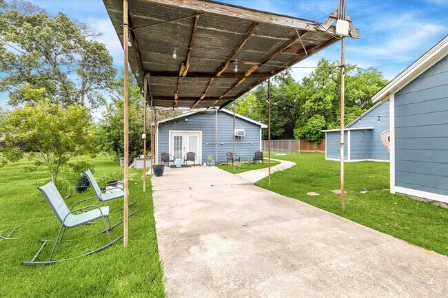 Building Photo - 714 Janisch Rd