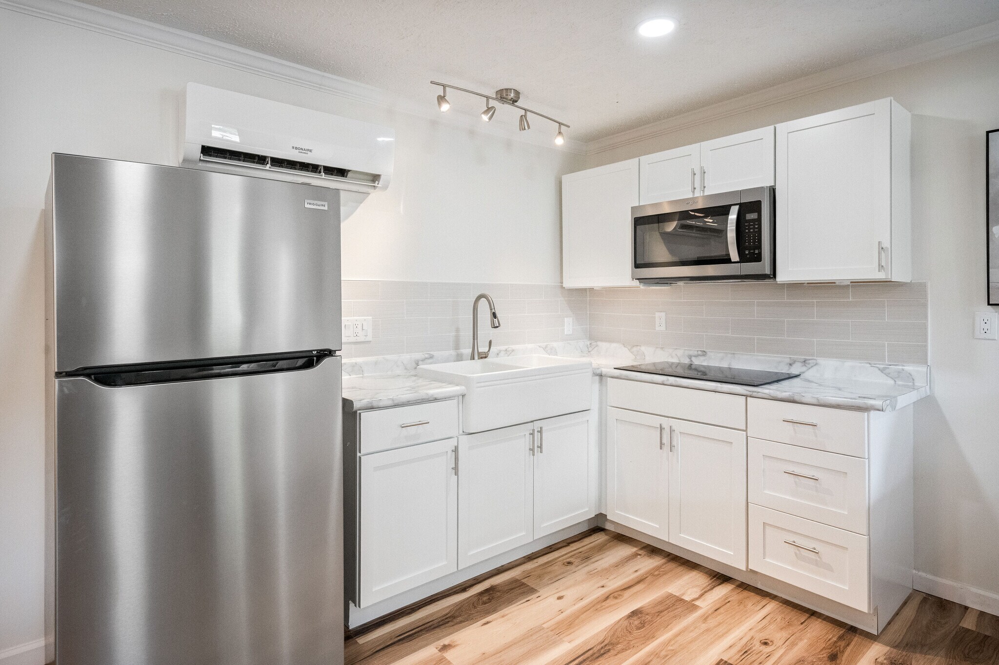 Studio #3 Cosmopolitan - 1222 E Vaile Ave