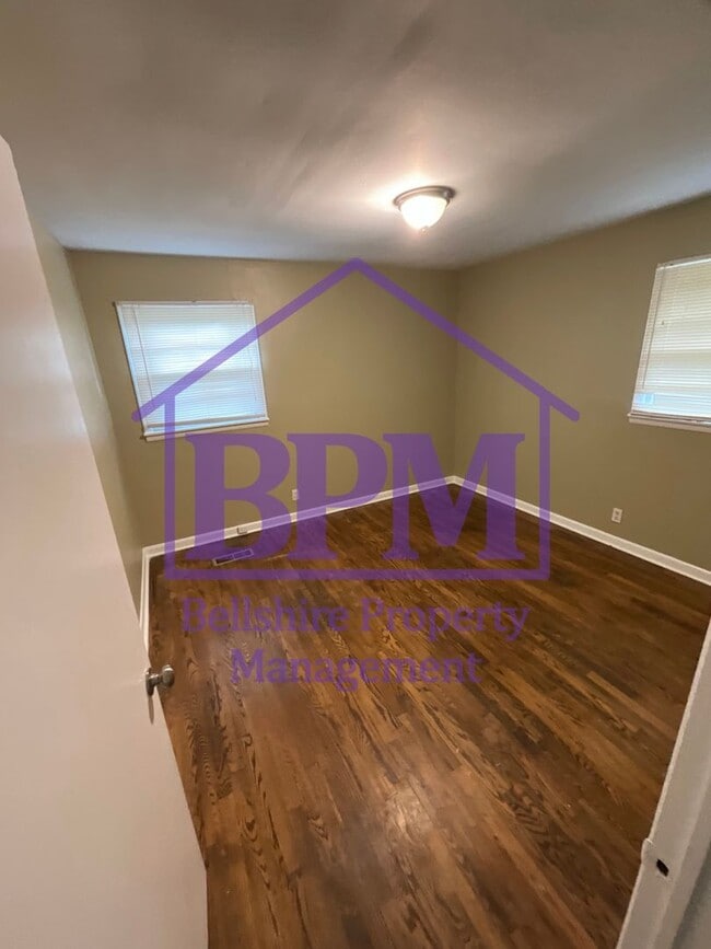 Building Photo - Cozy & Freshly Updated 2 Bed / 1 Bath Home...