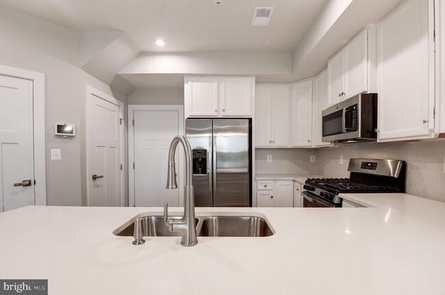 Building Photo - 24276 Thurso Sq