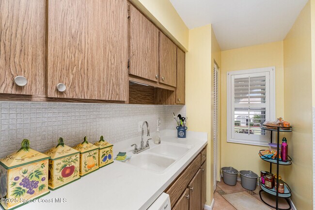 Building Photo - 1047 Small Ct