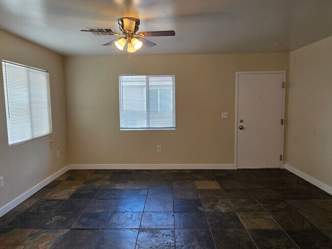 Building Photo - 315 Warren Ave