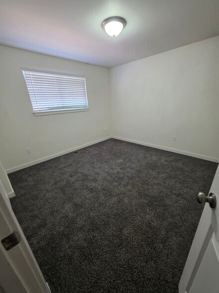 Building Photo - 6114 S 126th Pl