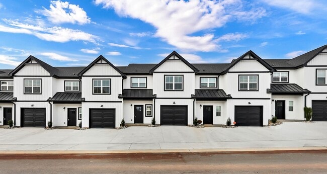 Building Photo - 166 Sango Dr