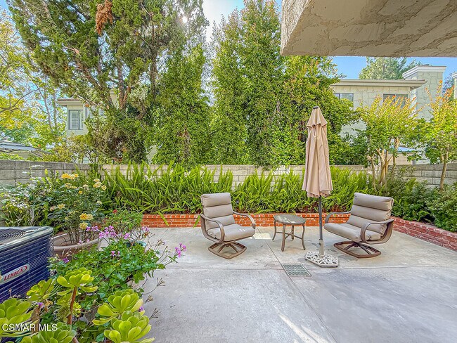 Building Photo - 29717 Strawberry Hill Dr