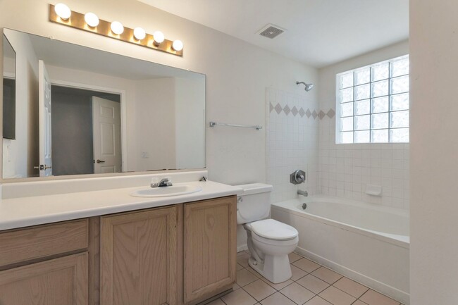 Building Photo - 2 Bedroom Paradise Valley Gem with Private...