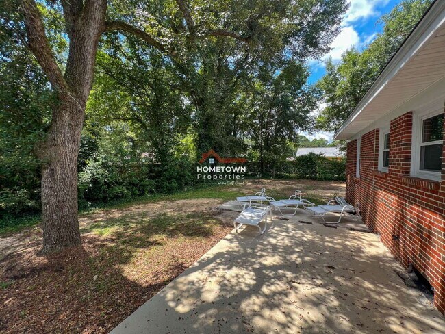 Building Photo - 1815 Hallmark Dr