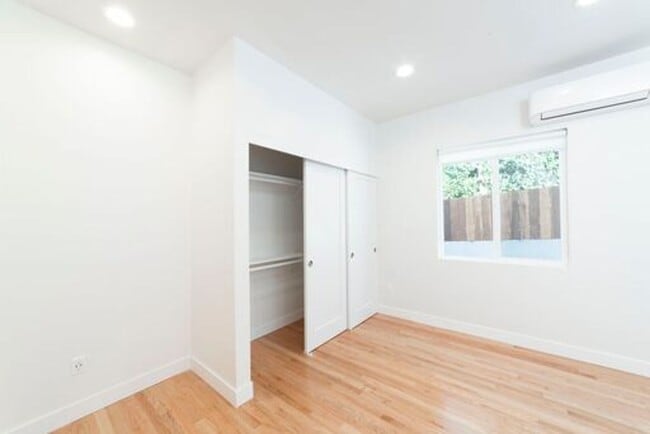Building Photo - 830 N Coronado St