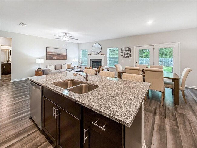 Building Photo - 5836 Hackberry Ln