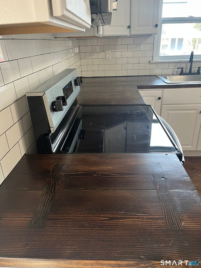 Building Photo - 52 Pearl St