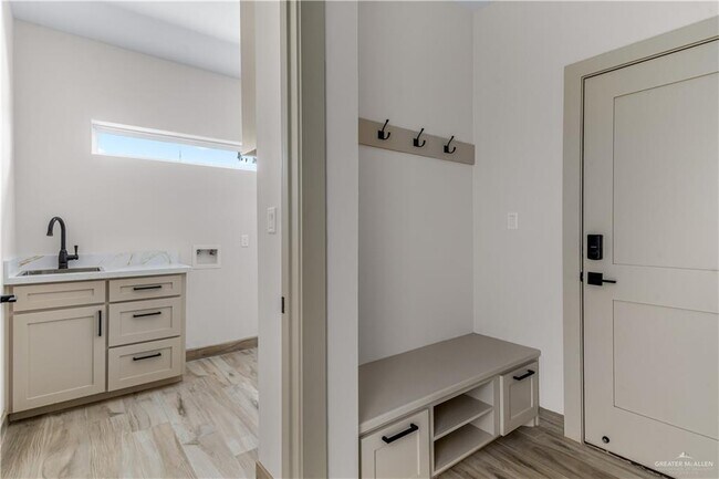 Building Photo - 1200 Arechiga Dr