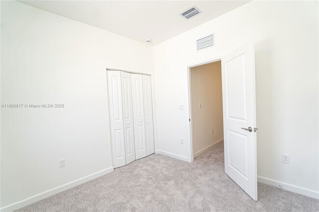 Building Photo - 2246 SE 27th Dr