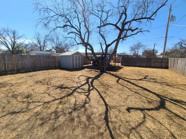 Building Photo - Coming August 2025... Charming 2-Bedroom H...