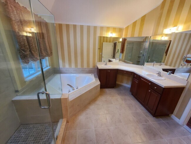 Building Photo - Beautiful, large home with finished baseme...