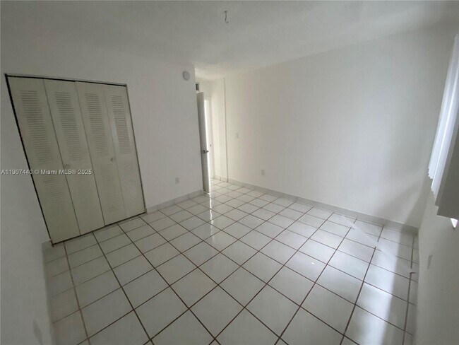 Building Photo - 605 NW 72nd Ave