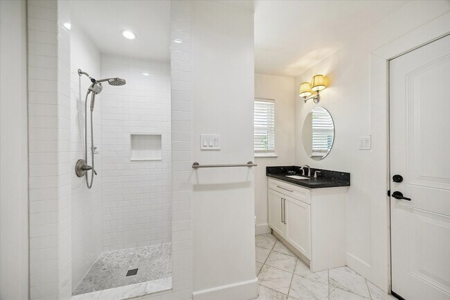 Building Photo - 4715 Braesvalley Dr