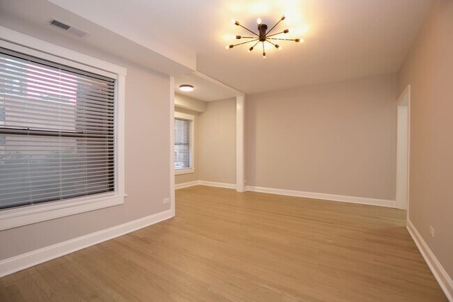 Building Photo - 656 W Gordon Terrace