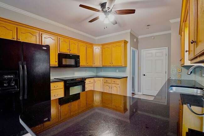 Building Photo - Convenient 3BR/2BA in Homewood