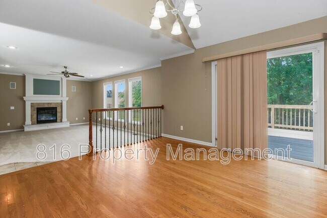 Building Photo - 701 Tomahawk Ct