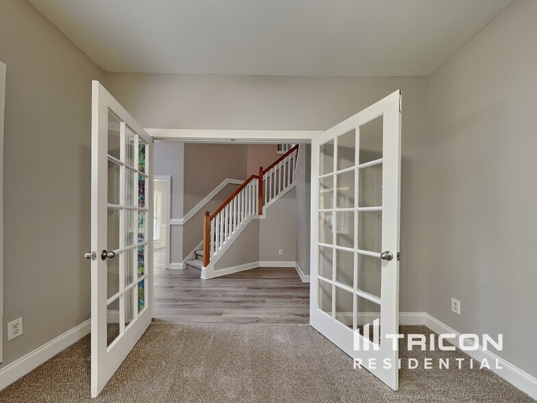 Building Photo - 294 Sweetwater Bridge Cir