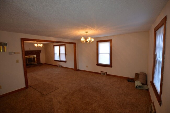 Building Photo - 2841 Bloomer Springs Rd