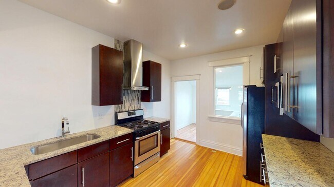 Building Photo - Recently updated Jefferson Park home with ...