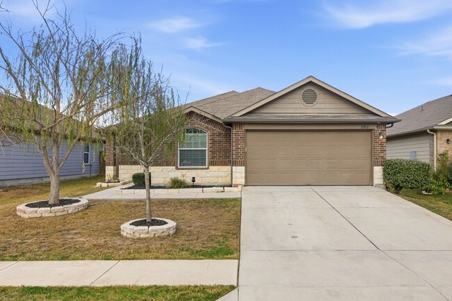 Building Photo - Four Bedroom Home in Manor
