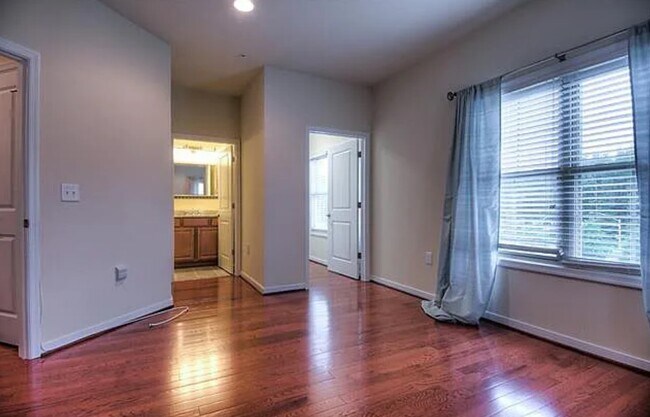 Building Photo - 3910 Village Commons Walk