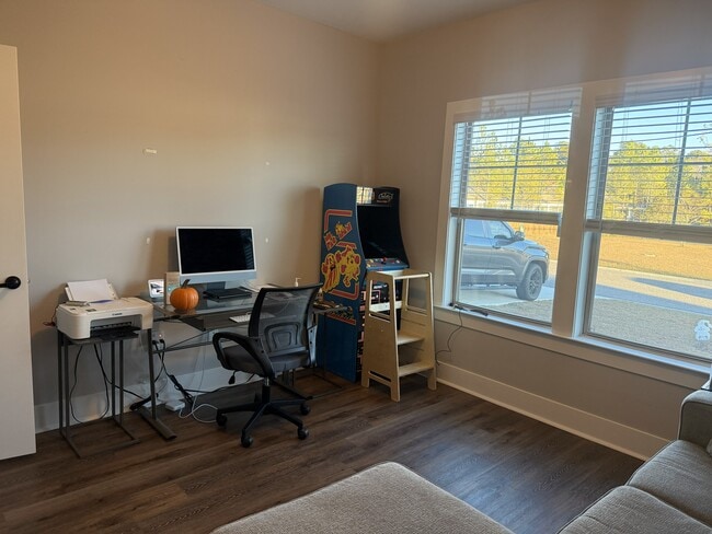 Building Photo - 210 Bottlebrush Walk