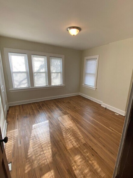 Building Photo - 472 E Maynard Ave