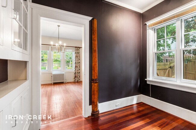 Building Photo - Charming Tudor Home in Historic Grove Park...