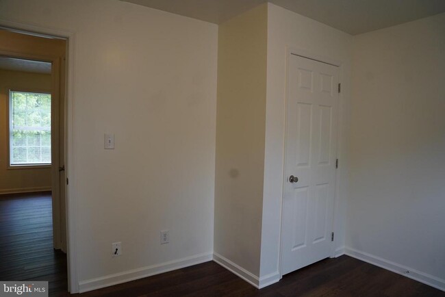 Building Photo - 104 Basin Dr